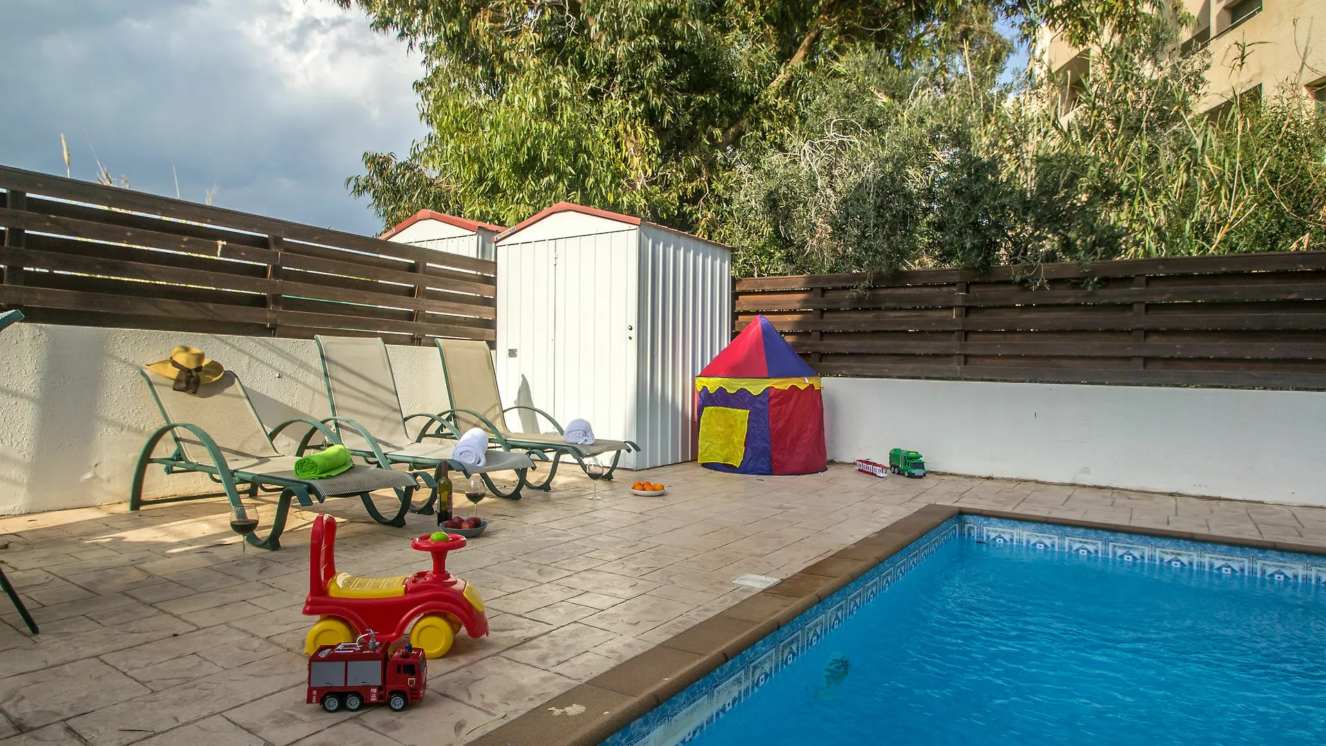 Villa Pernera 0*,